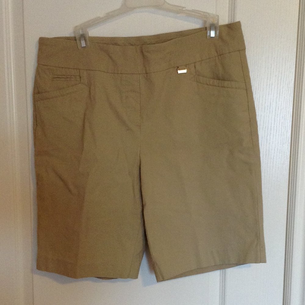 EP New York Women Bi-Stretch Golf Bermuda Shorts Tan Khaki Pull On Crop Capris
